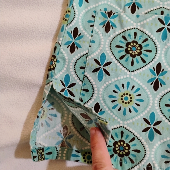 Tafford Teal and Black Patterned Women's Scrub Top With Pockets - Picture 3 of 8